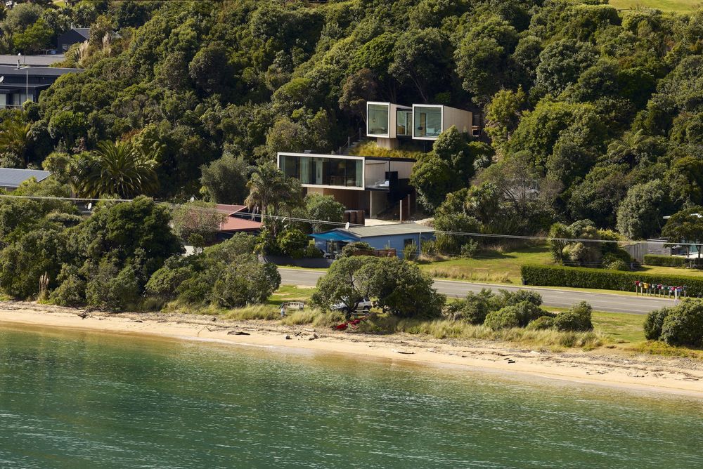 Ligar Bay Bach House / Young Architects
