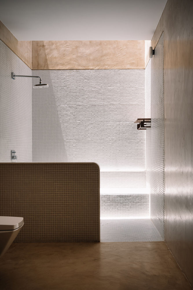 A House Without Elevations: Enclosure by Design Ni Dukaan.