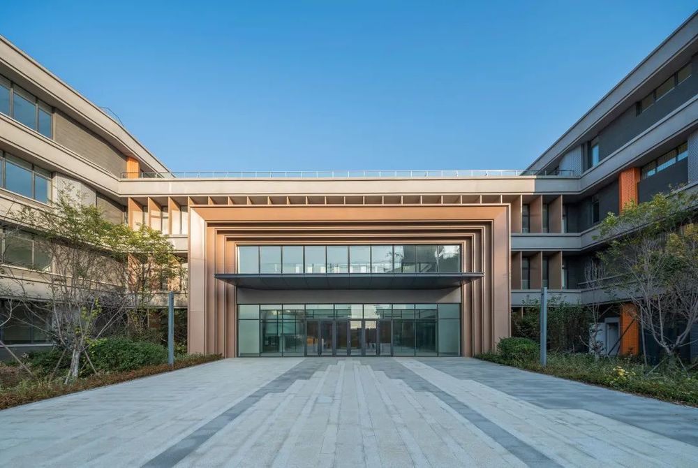 青岛流亭街道滨海路小学幼儿园