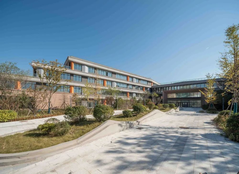 青岛流亭街道滨海路小学幼儿园