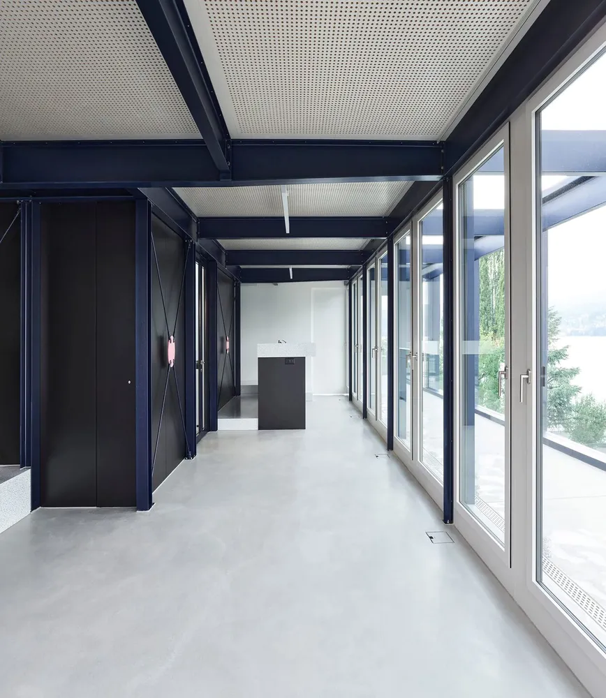 ZAW . Conversion extension of commercial building