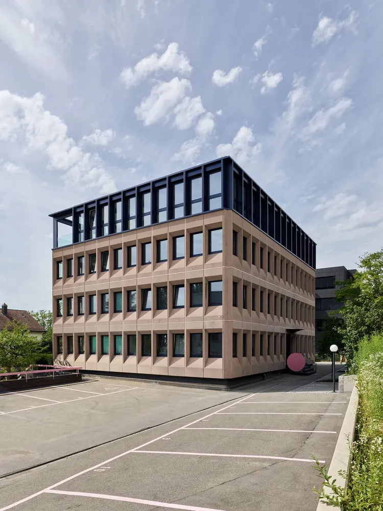 ZAW . Conversion extension of commercial building