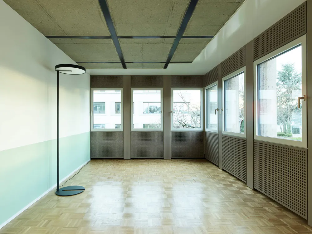 ZAW . Conversion extension of commercial building