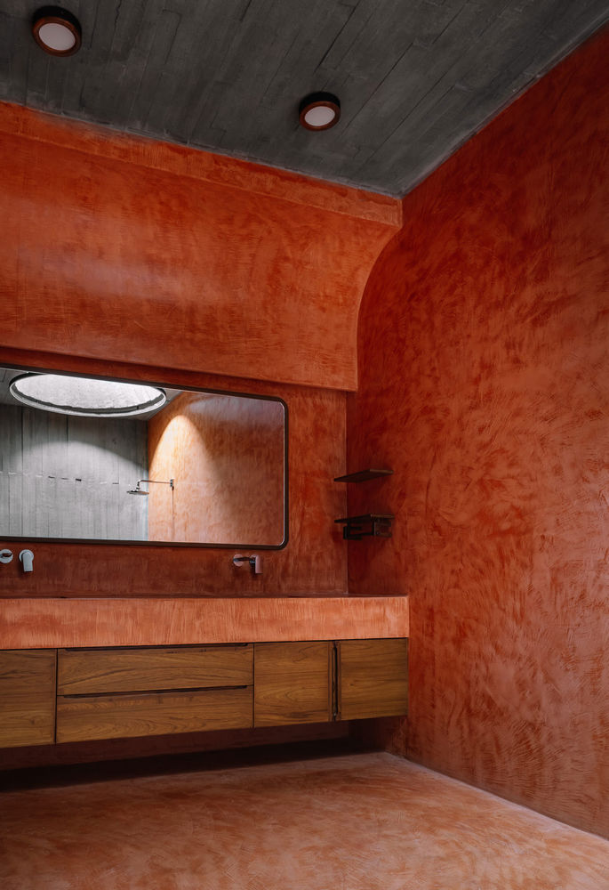 A House Without Elevations: Enclosure by Design Ni Dukaan.
