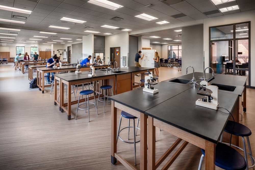Wisconsin 中学旧建筑新生命，EUA 设计助力教育革新