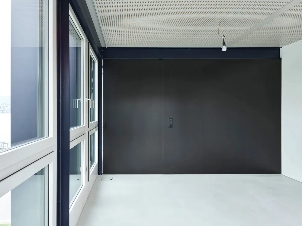 ZAW . Conversion extension of commercial building