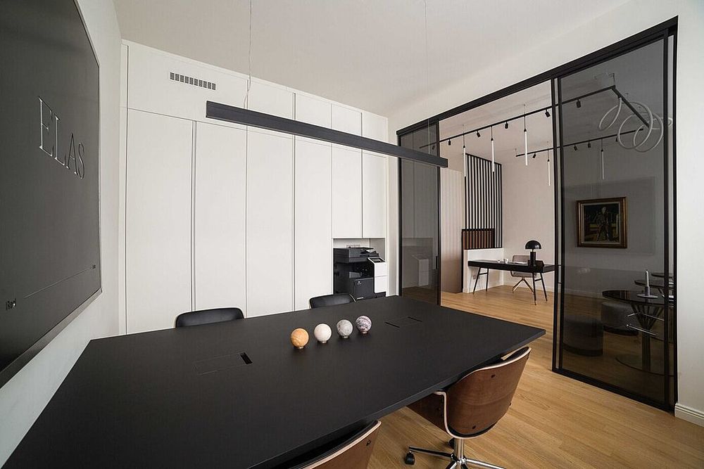 Elas Real Estate Office: A Harmonious Blend of Classic and Modern Design