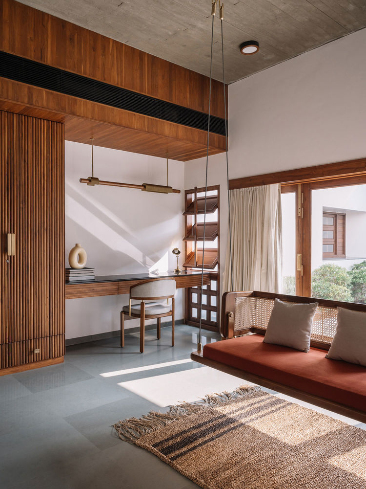 A House Without Elevations: Enclosure by Design Ni Dukaan.