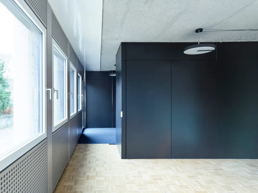 ZAW . Conversion extension of commercial building