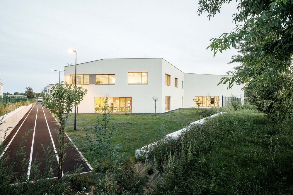 Construction of the high-school college Saint Dominic Savio and a gymnasium in Saint-Julien-les-Villas, France / Atelier Téqui Architects