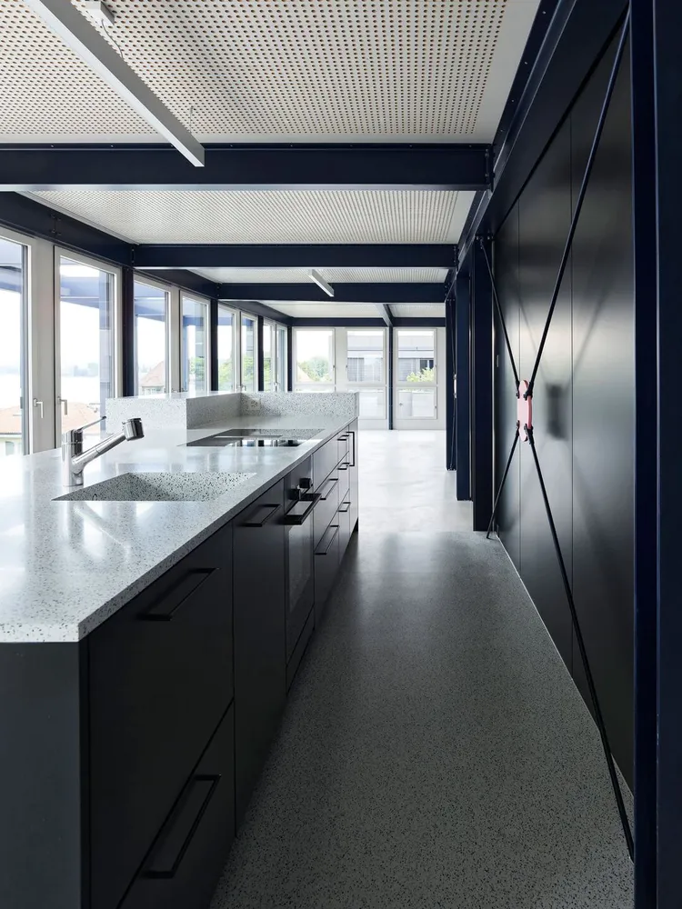 ZAW . Conversion extension of commercial building