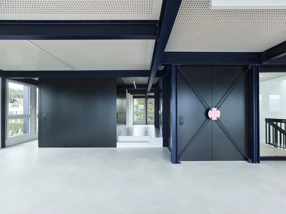 ZAW . Conversion extension of commercial building