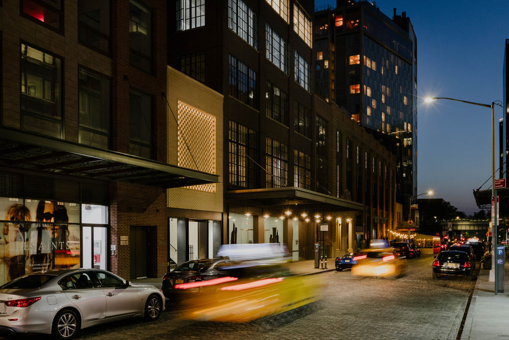 Leica Gallery / Format Architecture Office