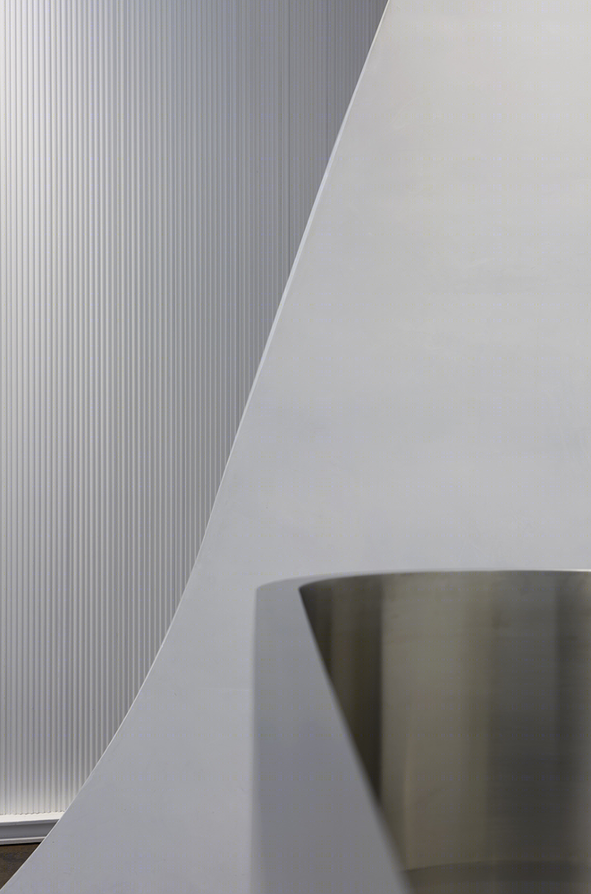 左右空间 | 金属韵律的办公展示空间