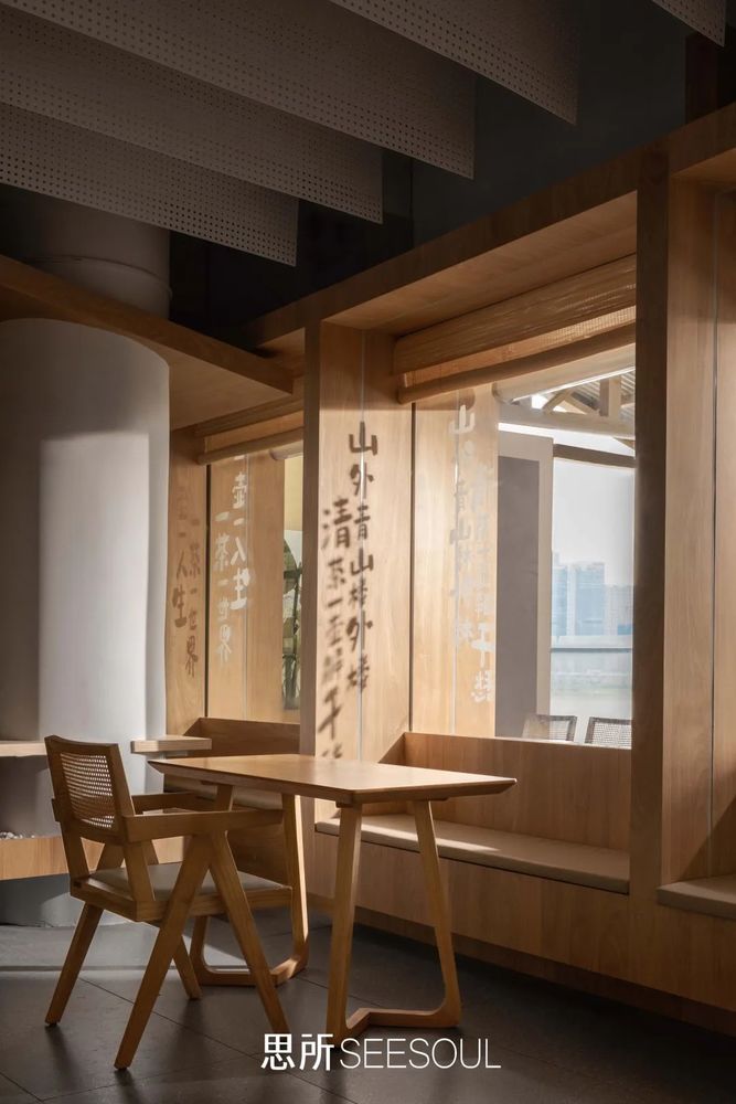 《来恰茶》新中式茶饮店，解构坡屋顶视觉符号