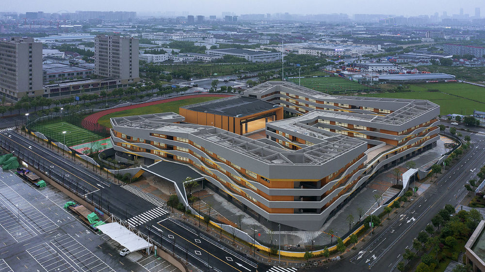 宁波市江北区甬江实验学校 / DC国际 · c+d 设计研究中心