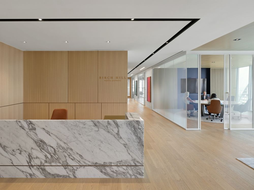 "Birch Hill Equity Partners 办公空间 | HOK 设计的温暖可持续的商业空间"