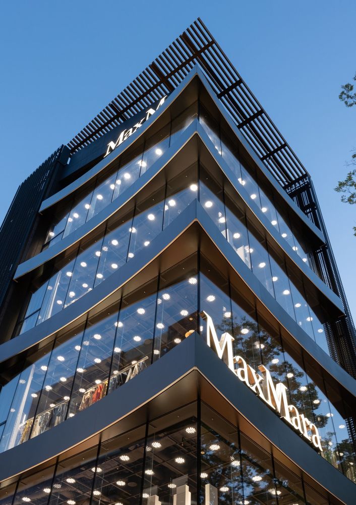 MaxMara 东京塔店 | 现代轻盈室内设计与艺术展示平台