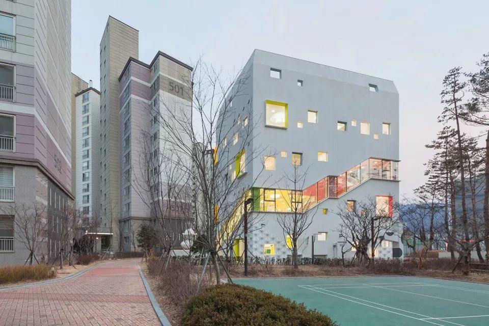 五色斑斓的幼儿园空间设计