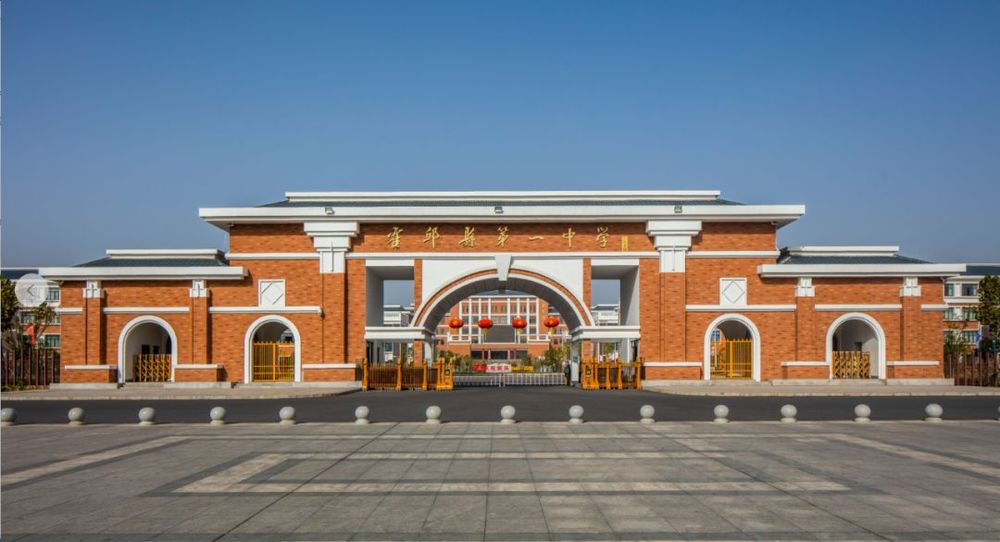 霍邱一中楚汉风新校区 | 两轴一心，江南水景校园