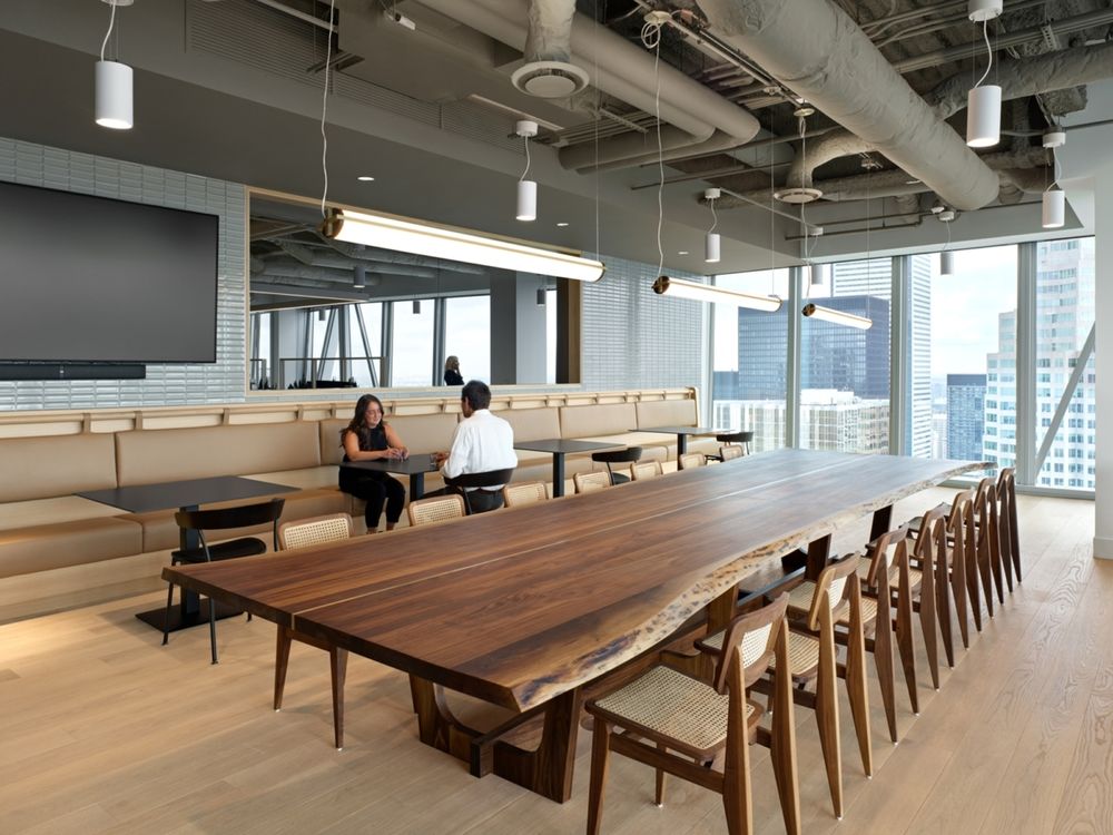"Birch Hill Equity Partners 办公空间 | HOK 设计的温暖可持续的商业空间"