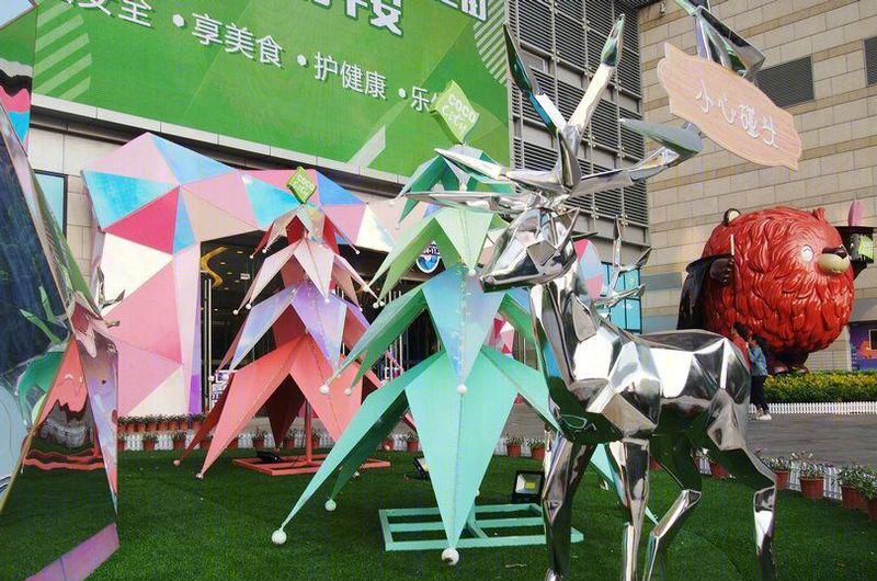 深圳元本设计打造“星镜之界”圣诞美陈