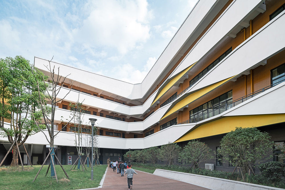 宁波市江北区甬江实验学校 / DC国际 · c+d 设计研究中心