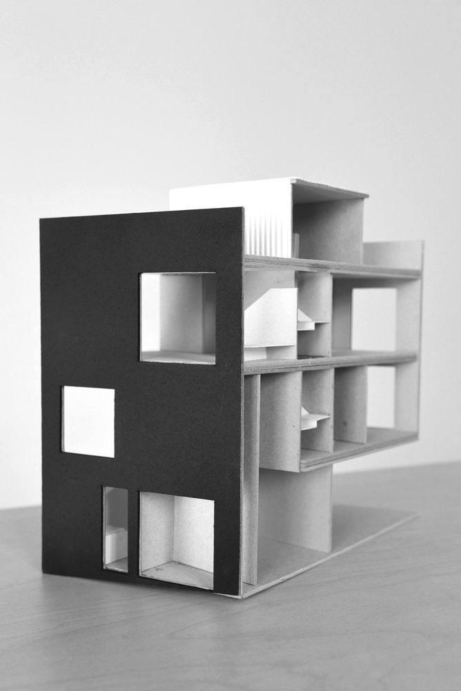 Emphasising the Value of Shadows: House in Barcelona by gr-os.