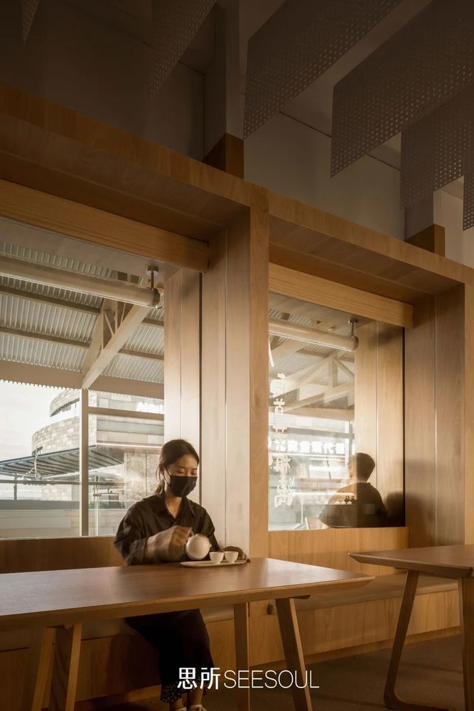 《来恰茶》新中式茶饮店，解构坡屋顶视觉符号