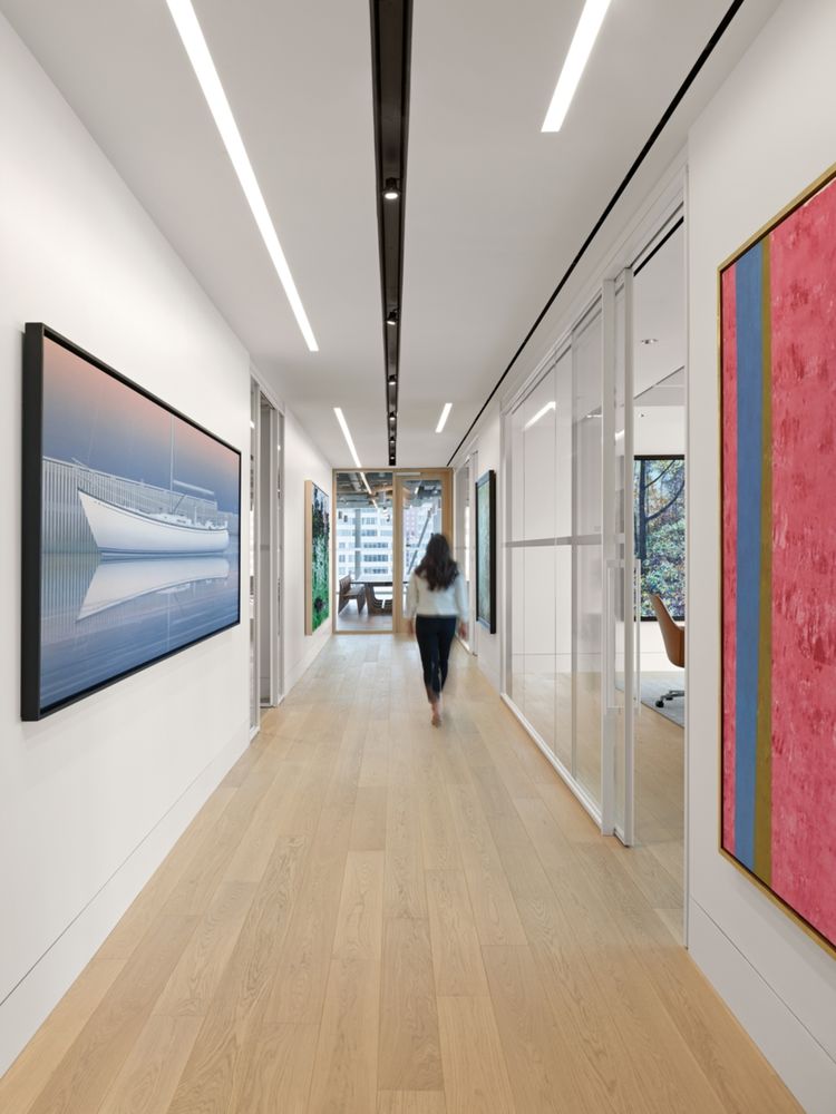 "Birch Hill Equity Partners 办公空间 | HOK 设计的温暖可持续的商业空间"