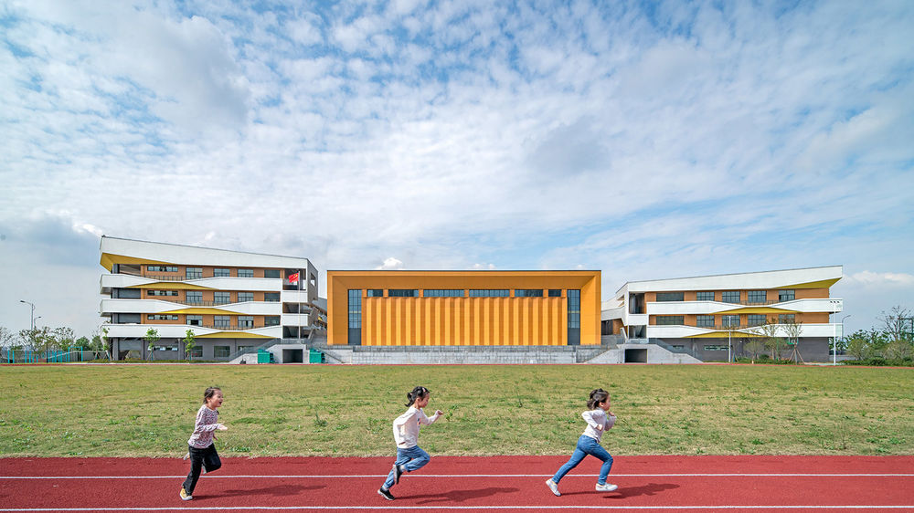 宁波市江北区甬江实验学校 / DC国际 · c+d 设计研究中心