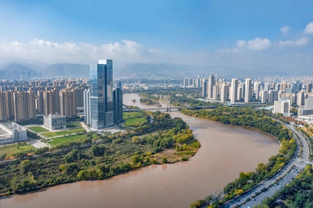 黄河沿岸新地标：兰州保利中心 / 天津天华