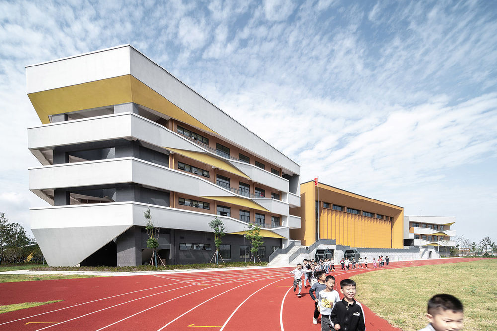 宁波市江北区甬江实验学校 / DC国际 · c+d 设计研究中心