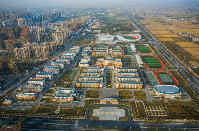 霍邱一中楚汉风新校区 | 两轴一心，江南水景校园