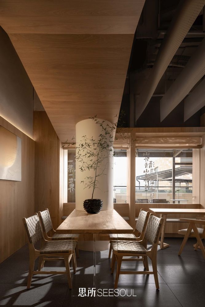 《来恰茶》新中式茶饮店，解构坡屋顶视觉符号