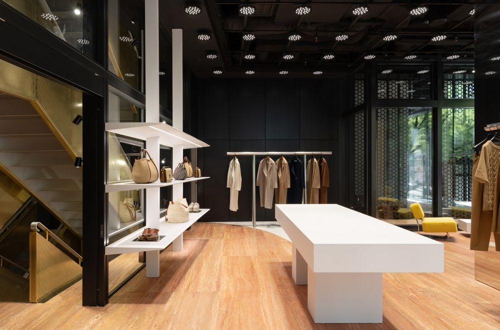 MaxMara 东京塔店 | 现代轻盈室内设计与艺术展示平台