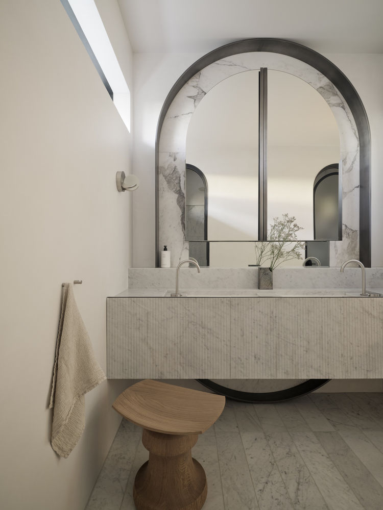 Contemporary Classicism with an Attitude: Monsieur G House in Bellevue Hill by Decus.