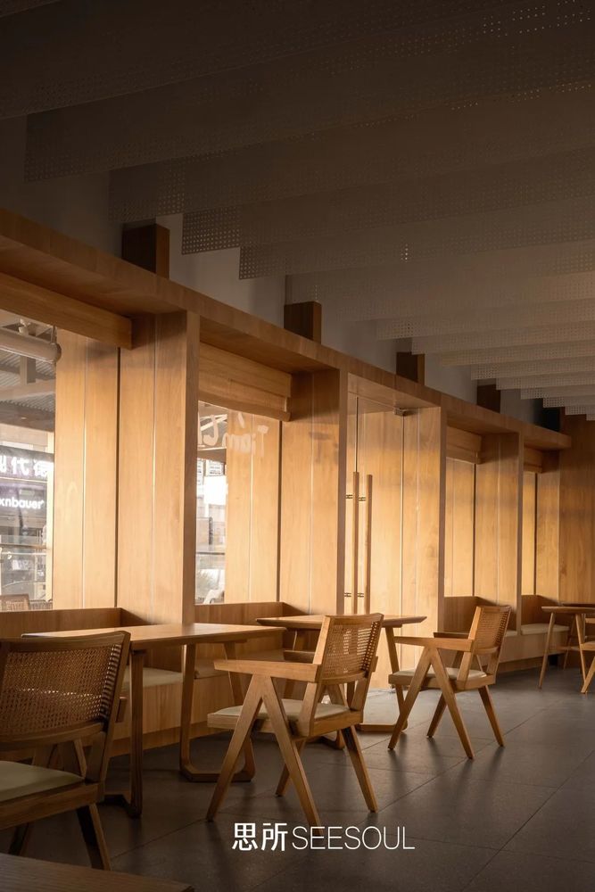 《来恰茶》新中式茶饮店，解构坡屋顶视觉符号