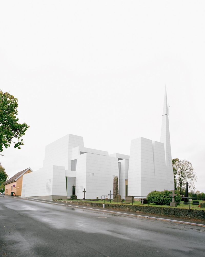 挪威现代"复活教堂" | 几何陶瓷建筑重塑宗教空间