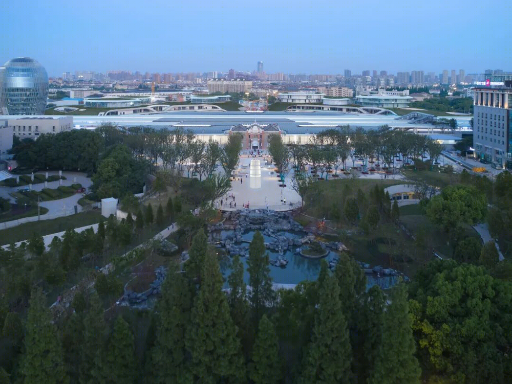 城市交通枢纽改造 | 曲江轻轨站点焕新升级