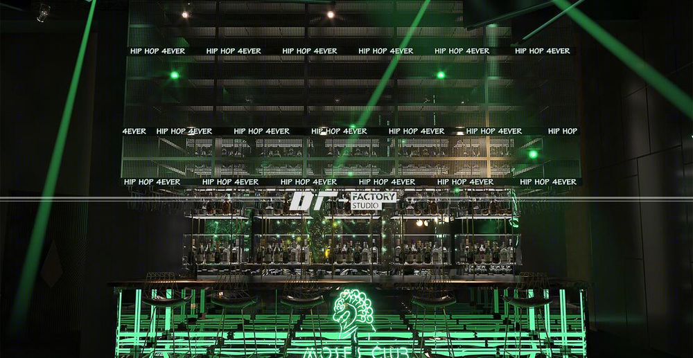 摩西 CLUB（曲靖店） | 神秘的艺术通道与炫目的金属设计