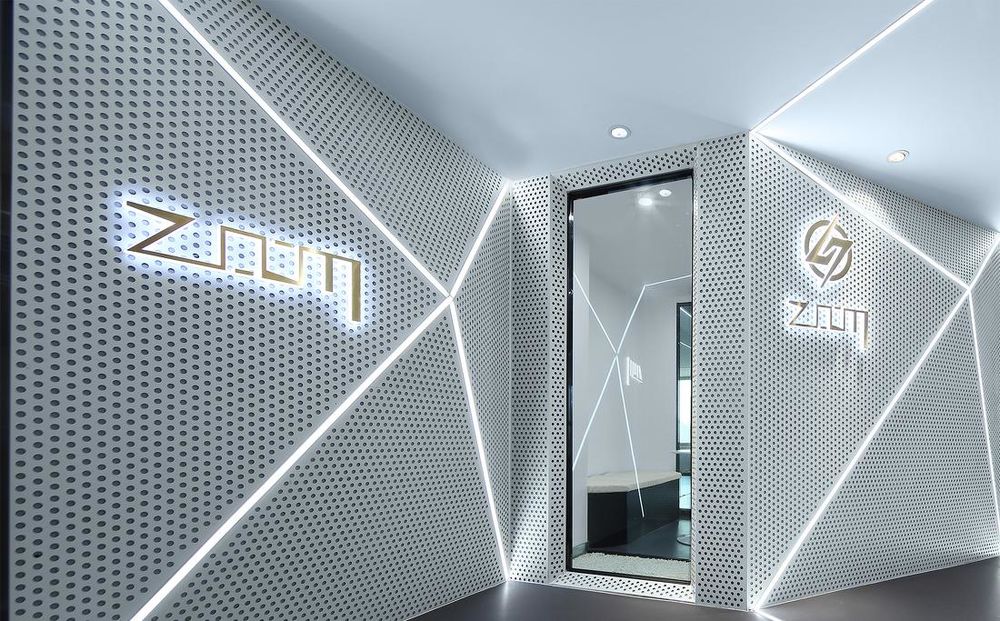 ZOOM 健身房工作室 | “线性灯条”切割空间，明亮有序