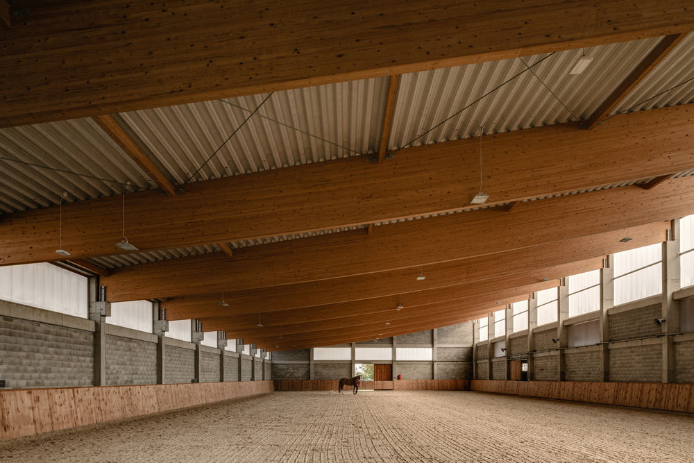 "乡村马厩的现代诠释 | Horse House Stable"