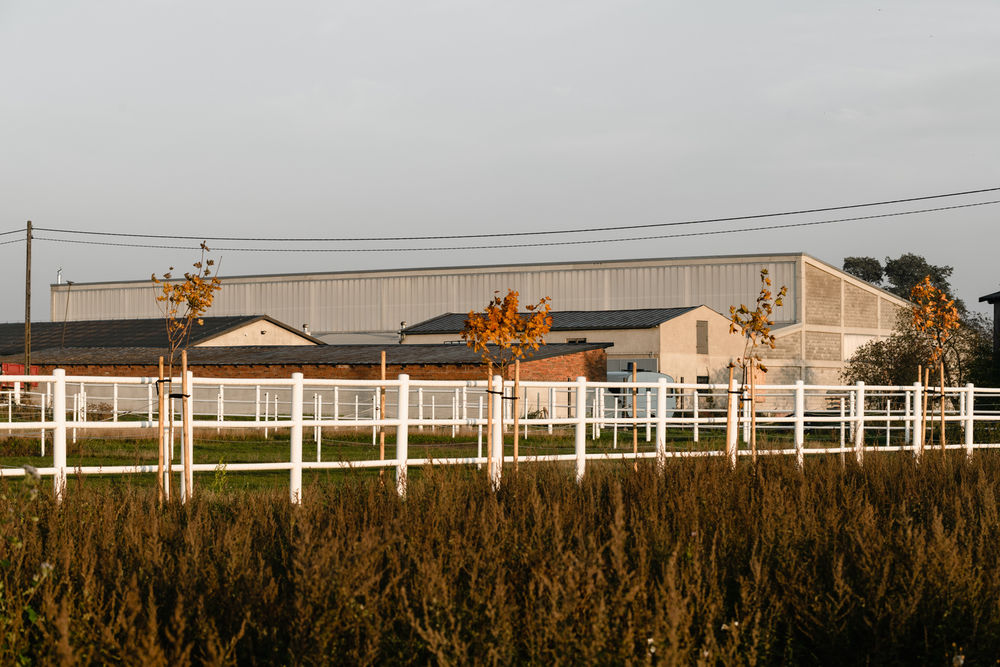 "乡村马厩的现代诠释 | Horse House Stable"