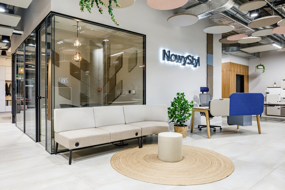 布拉格 Nowy Styl 展示厅及办公室 | 工业温暖的独特空间