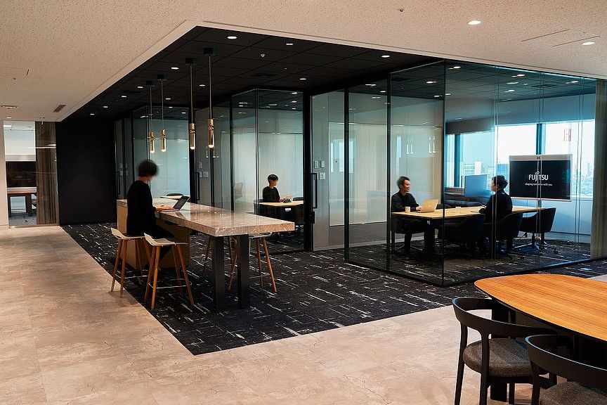 东京 Fujitsu 总部灵活办公空间设计