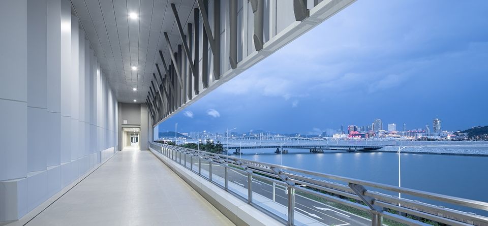 港珠澳大桥珠海口岸办公区 | 严谨活泼的国门形象