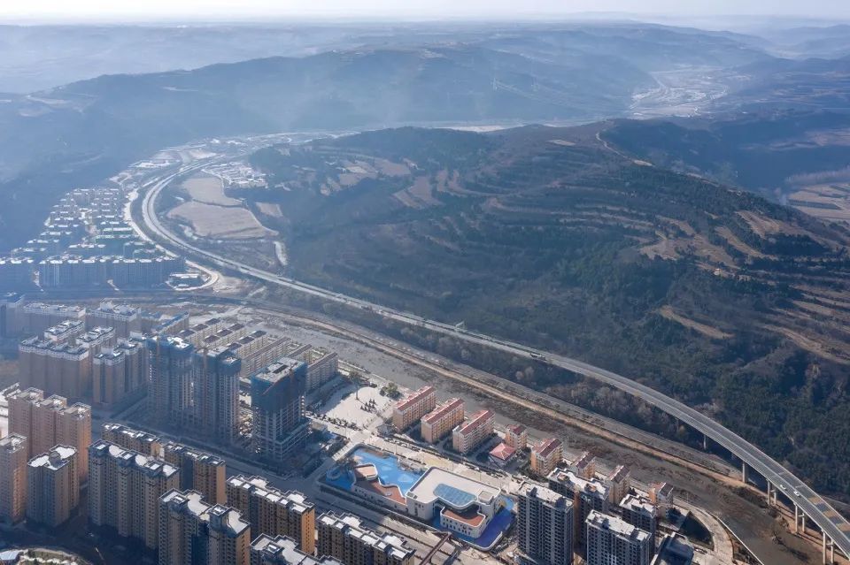 黄陵县新区幼儿园 | 自然开放的空间设计
