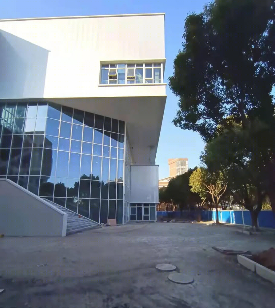 上海市实验学校新建体育中心 | 盒子叠错，空间交互