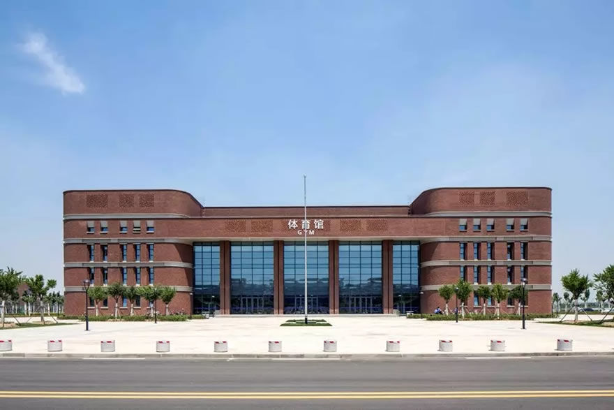 南开体育馆 | 红砖序列与功能整合的校园体育建筑